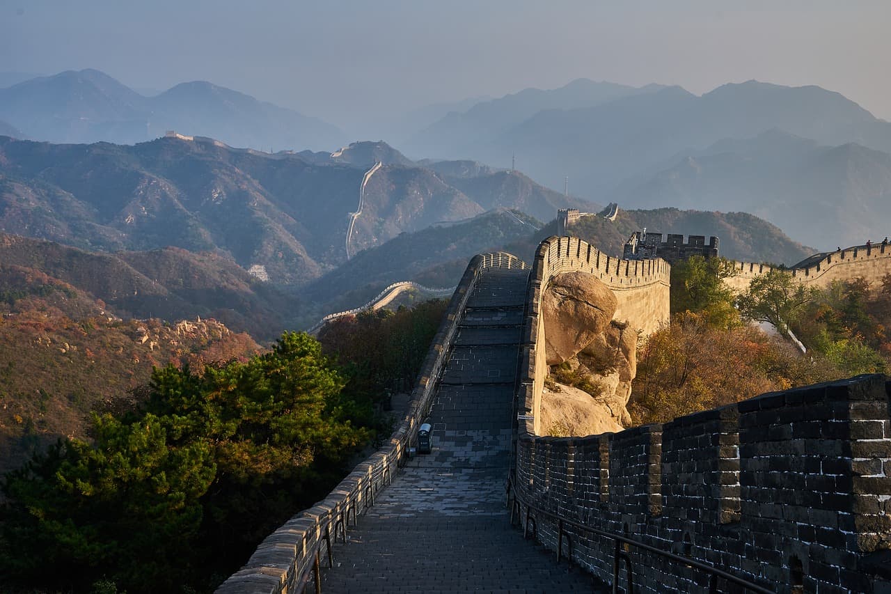Великата китайска стена е най дългата стена в света и най голямата