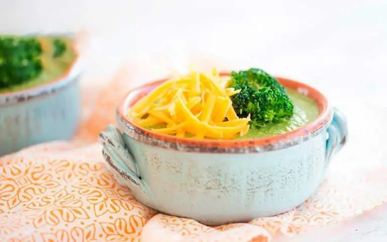 Кето супа - крем с броколи и сирене