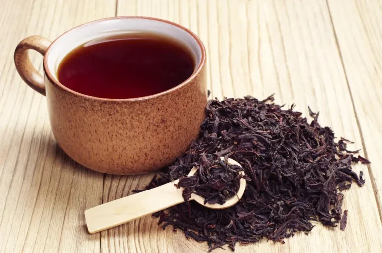 Черен чай – Подпомага ли здравето на косата?