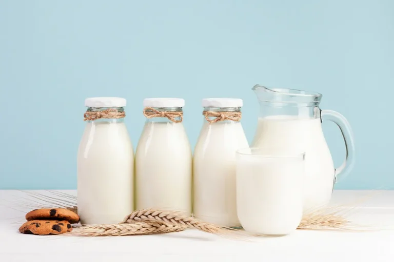 Пълномаслено мляко или нискомаслено и обезмаслено мляко, кое е по-здравословно?