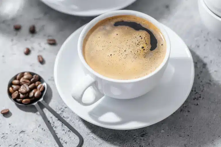 Любителите на кафе правят 1000 стъпки повече, но губят 30 минути сън