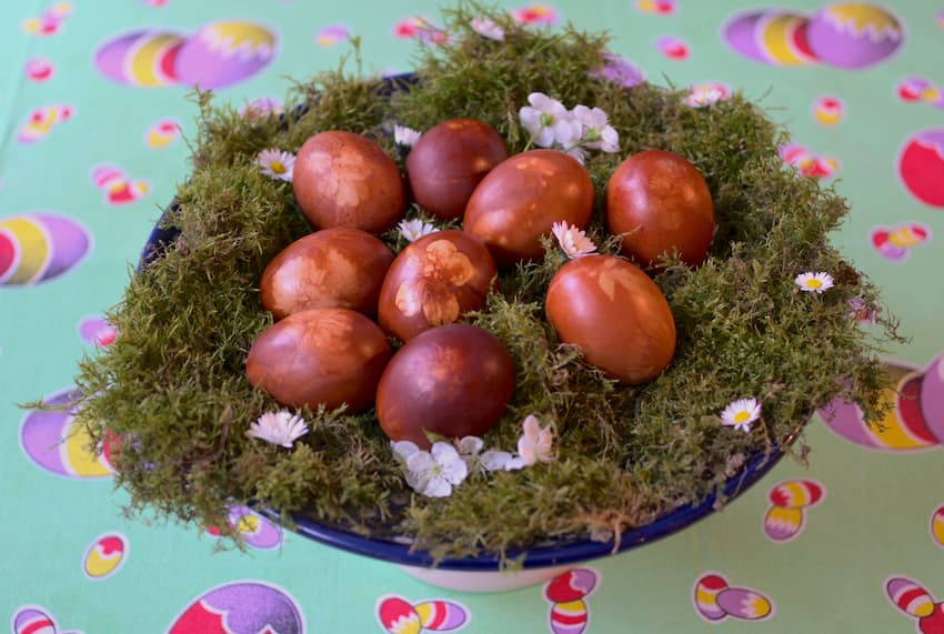 декорирани яйца с листа и цветя