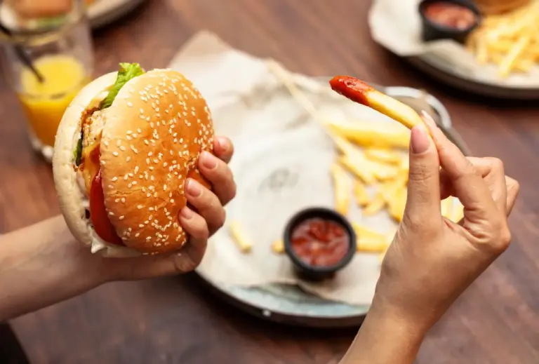 Как един човек отслабва, като яде само McDonald’s – здравните експерти обаче казват, че това е лоша идея