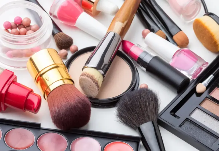 Полиетилен в козметиката – свойства, приложение и алтернативи