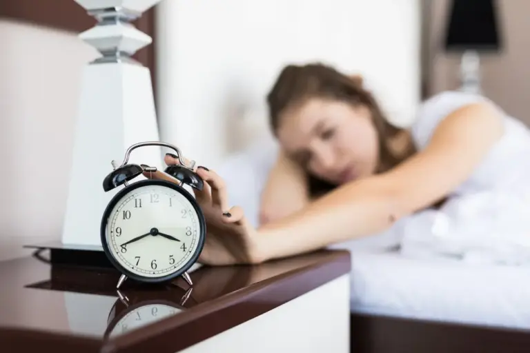 Каква е връзката между съня и отслабването?