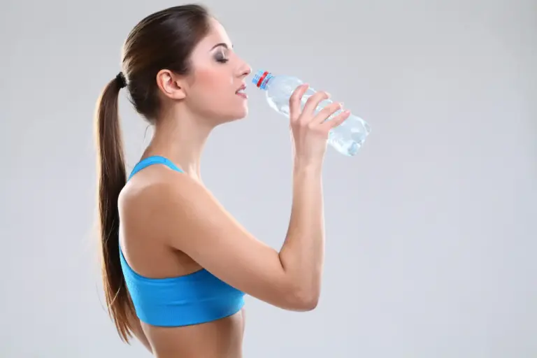 Как пиенето на вода може да ви помогне да отслабнете