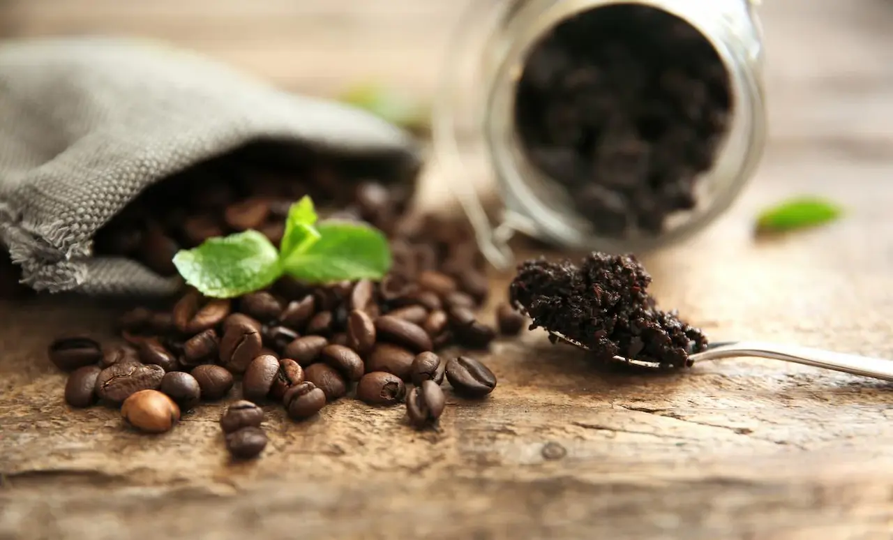 Кофеин в грижа за кожата - Ползи, комбинации и странични ефекти